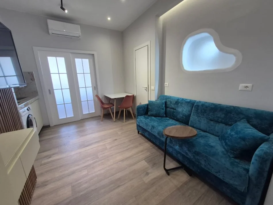 Tirane, jepet me qera apartament 1+1 Kati 8, 40 m² 500 € (Pran 21 Dhjetorit)