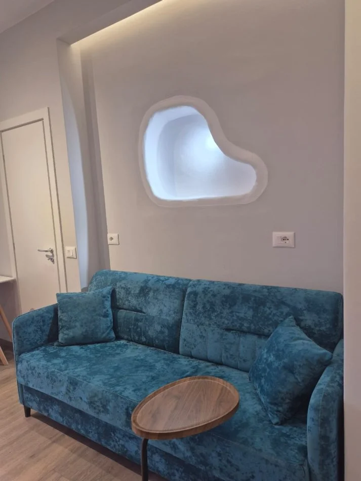 Tirane, jepet me qera apartament 1+1 Kati 8, 40 m² 500 € (Pran 21 Dhjetorit)
