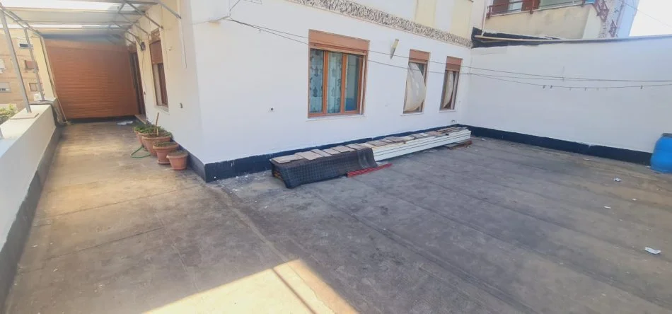 Tirane, jepet me qera apartament 2+1+Aneks+Ballkon Kati 3, 180 m² 500 € (Laprake Kmy plus verande)