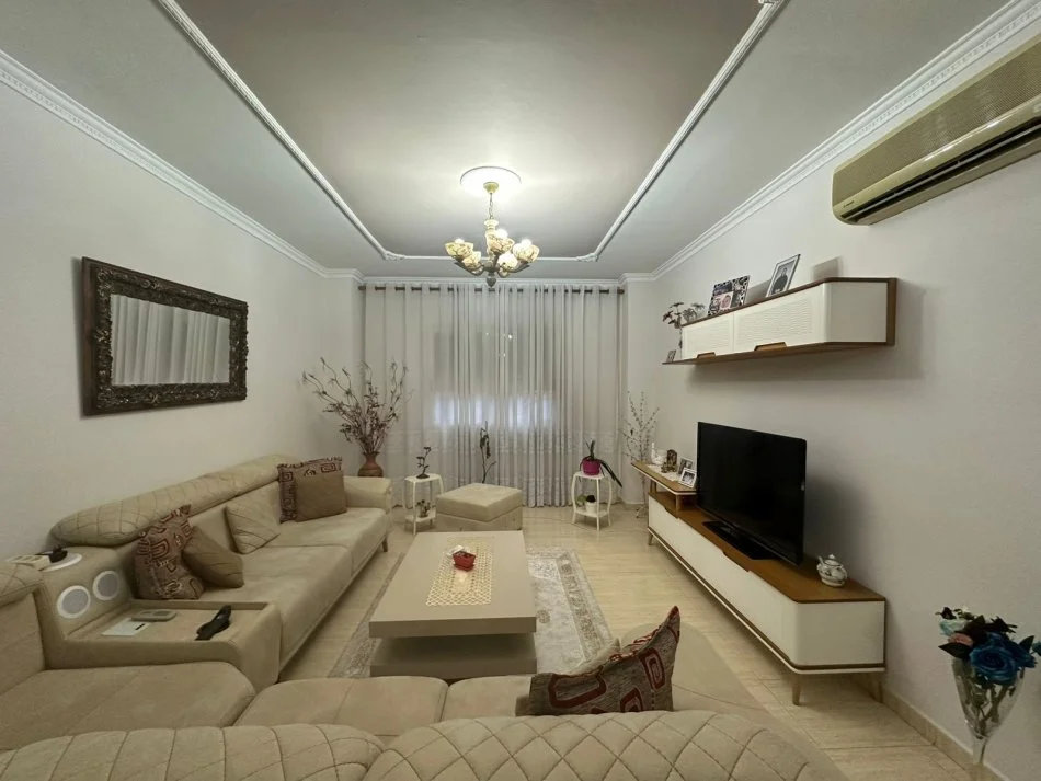 Tirane, jepet me qera apartament 2+1+Ballkon Kati 1, 121 m² 750 € (Rruga Haxhi Hysen Dalliu)