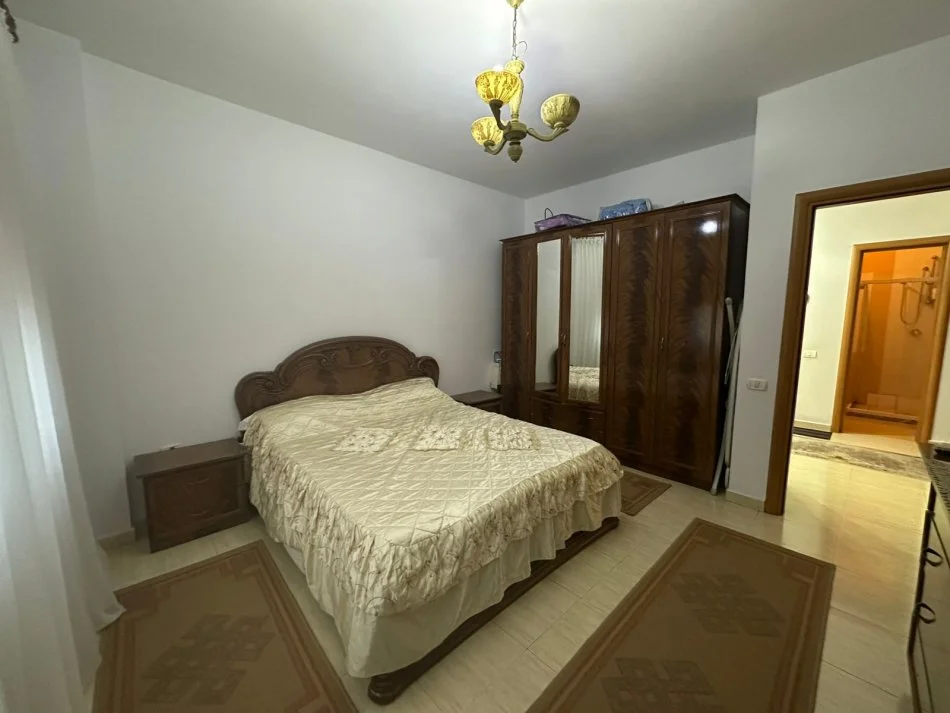 Tirane, jepet me qera apartament 2+1+Ballkon Kati 1, 121 m² 750 € (Rruga Haxhi Hysen Dalliu)