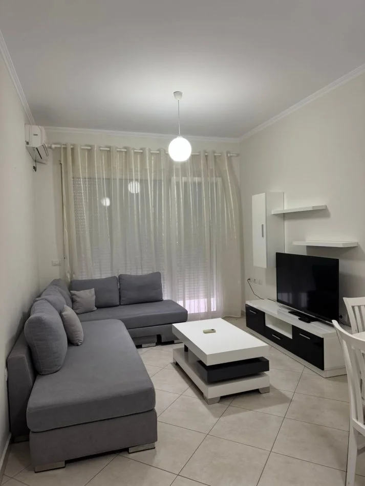 Tirane, jepet me qera apartament 2+1+Aneks+Ballkon Kati 2, 110 m² 500 € (Kopshti Botanik)