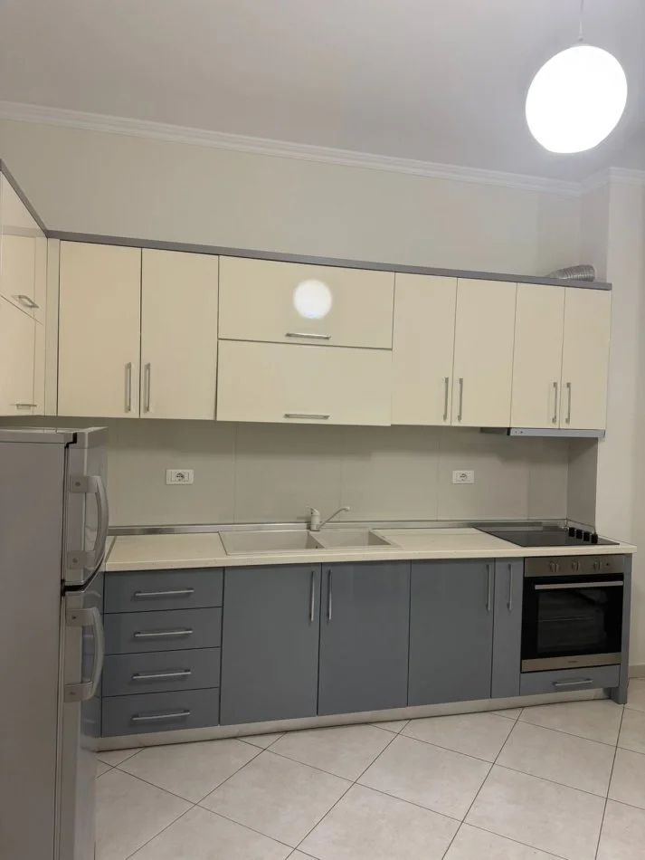Tirane, jepet me qera apartament 2+1+Aneks+Ballkon Kati 2, 110 m² 500 € (Kopshti Botanik)