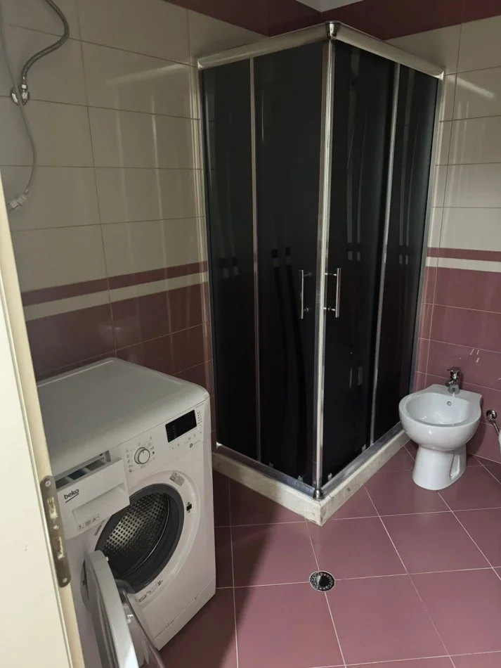 Tirane, jepet me qera apartament 2+1+Aneks+Ballkon Kati 2, 110 m² 500 € (Kopshti Botanik)