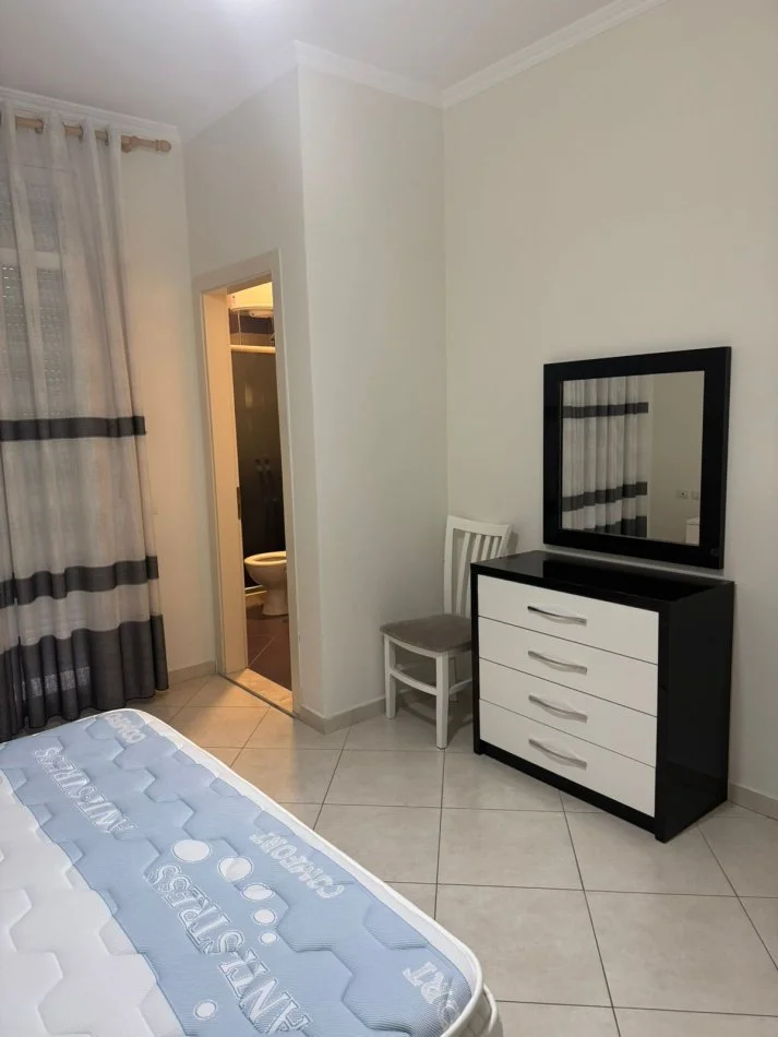 Tirane, jepet me qera apartament 2+1+Aneks+Ballkon Kati 2, 110 m² 500 € (Kopshti Botanik)