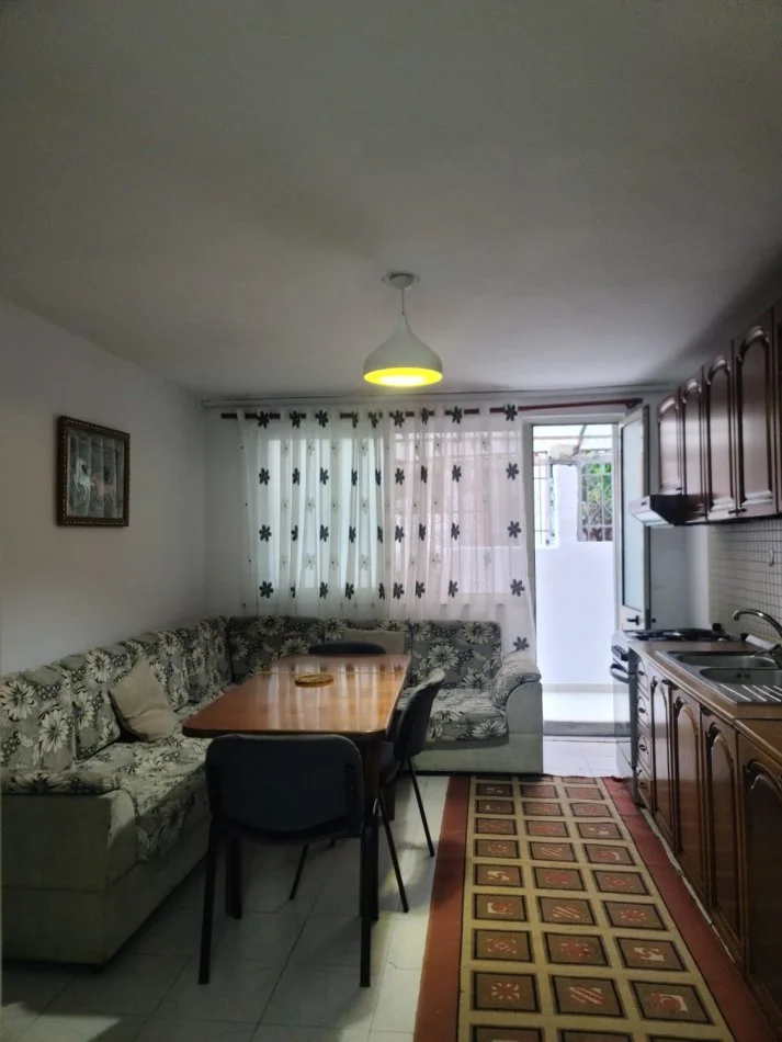 Tirane, jepet me qera apartament 2+1+Ballkon Kati 1, 110 m² 600 € (Rruga Sander Prosi 21 Dhjetori)