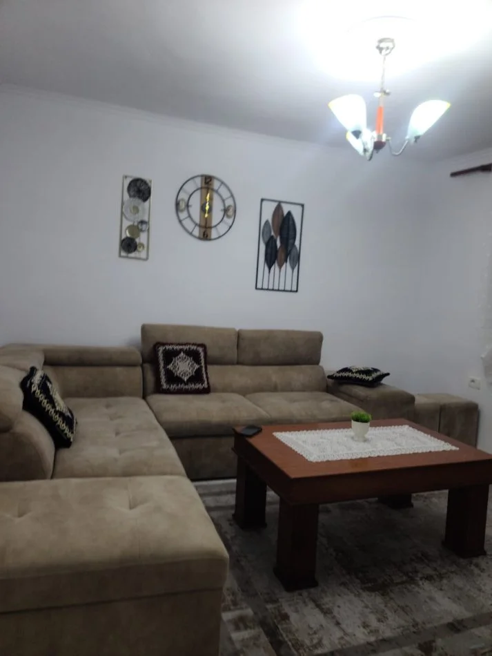 Tirane, jepet me qera apartament 2+1+Ballkon Kati 1, 110 m² 600 € (Rruga Sander Prosi 21 Dhjetori)