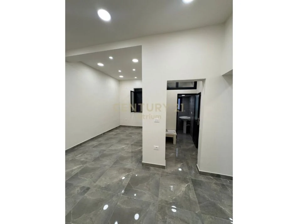 Tirane, shitet ambjent biznesi , 73 m² 577.000 € (Stadiumi Dinamo)