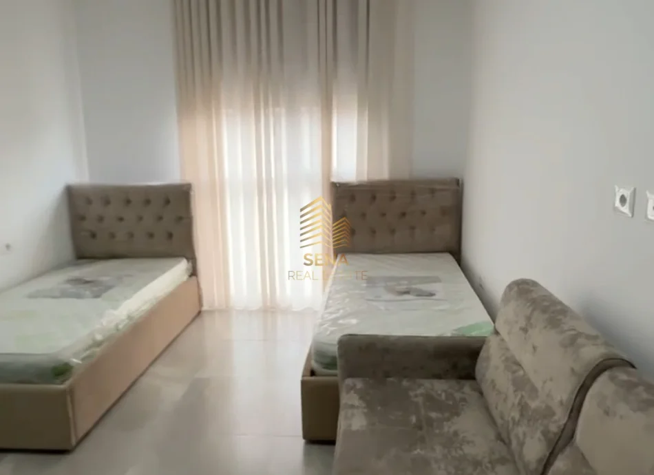 Tirane, jepet me qera garsonier 1+1 Kati 3, 40 m² 3.000 € (Xhamllik)