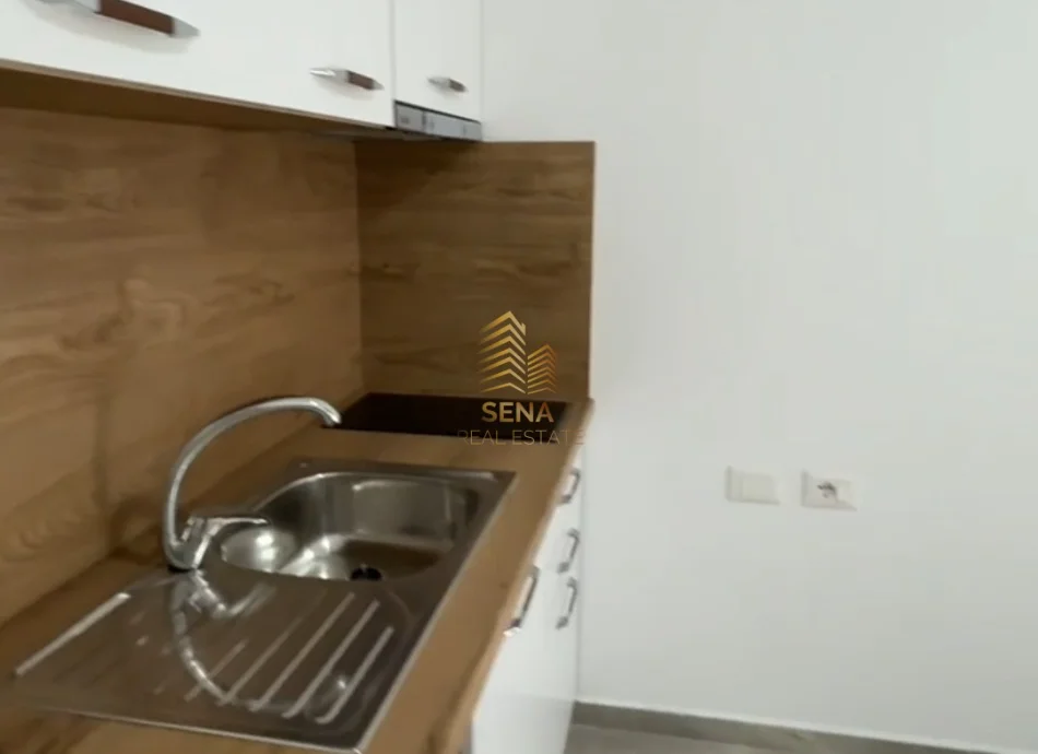 Tirane, jepet me qera garsonier 1+1 Kati 3, 40 m² 3.000 € (Xhamllik)