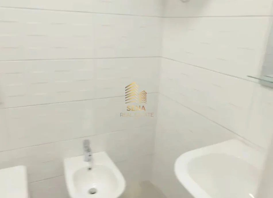 Tirane, jepet me qera garsonier 1+1 Kati 3, 40 m² 3.000 € (Xhamllik)