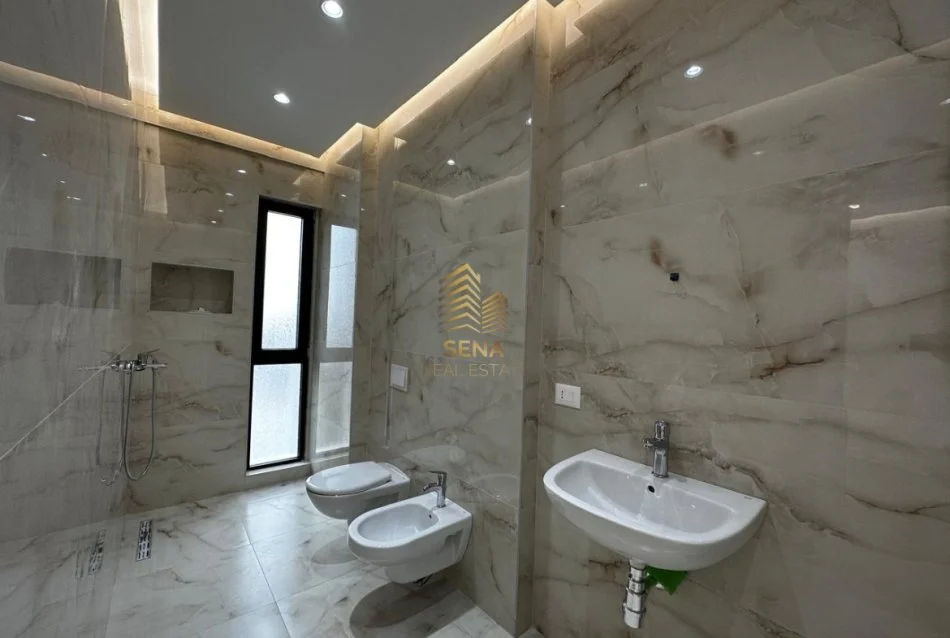 Tirane, jepet me qera apartament 2+1+Ballkon Kati 9, 110 m² 750 € (Kompleksi Arlis)