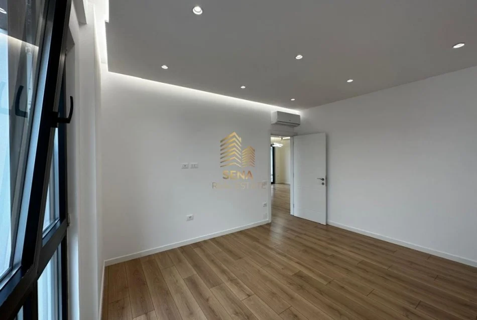 Tirane, jepet me qera apartament 2+1+Ballkon Kati 9, 110 m² 750 € (Kompleksi Arlis)