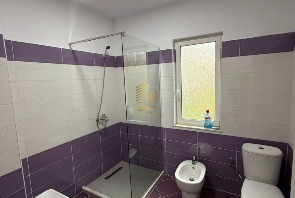 Shkembi Kavajes, shitet apartament 1+1+Ballkon Kati 2, 73 m² 79.000 € (Pas shinave, pallat buze rruge)