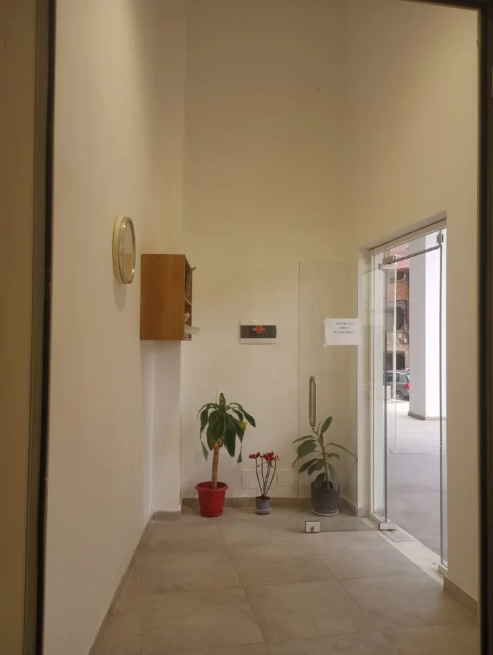 Tirane, jepet me qera dyqan Kati 0, 55 m² 750 € (rruga barrikadave)