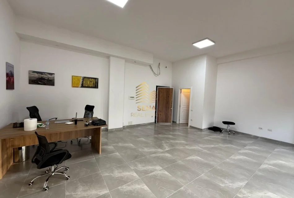 Tirane, jepet me qera ambjent biznesi Kati 2, 50 m² 450 € (Xhamllik)