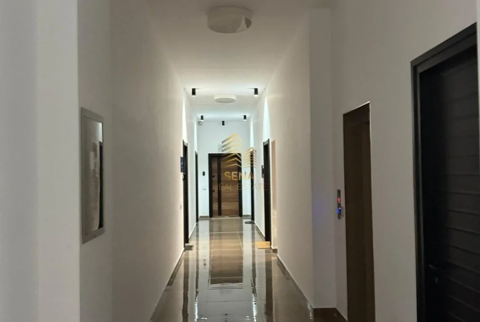 Tirane, jepet me qera ambjent biznesi Kati 2, 50 m² 450 € (Xhamllik)