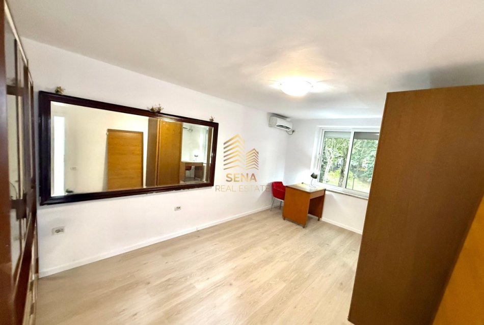 Tirane, jepet me qera apartament 2+1 Kati 2, 70 m² 530 € (Rruga Muhamet Gjollesha)