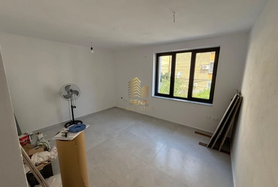 Tirane, jepet me qera ambjent biznesi Kati 2, 75 m² 800 € (Rruga Arkitekt Kasemi, Brryli)