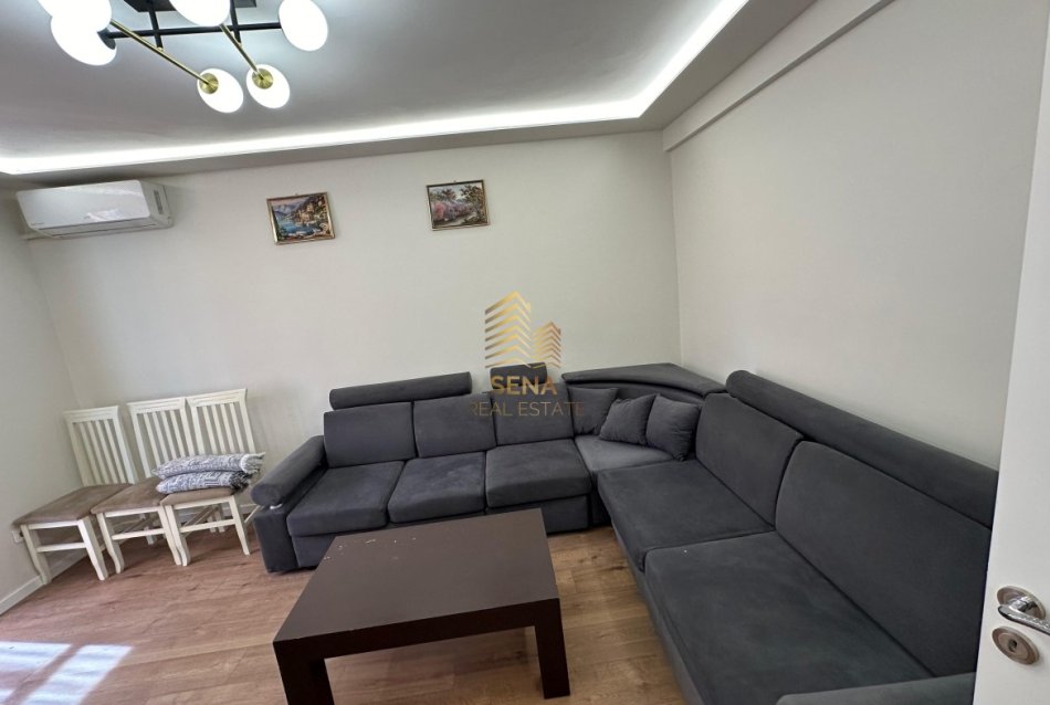Tirane, jepet me qera apartament 1+1 Kati 2, 60 m² 500 € (Rruga Dibres)