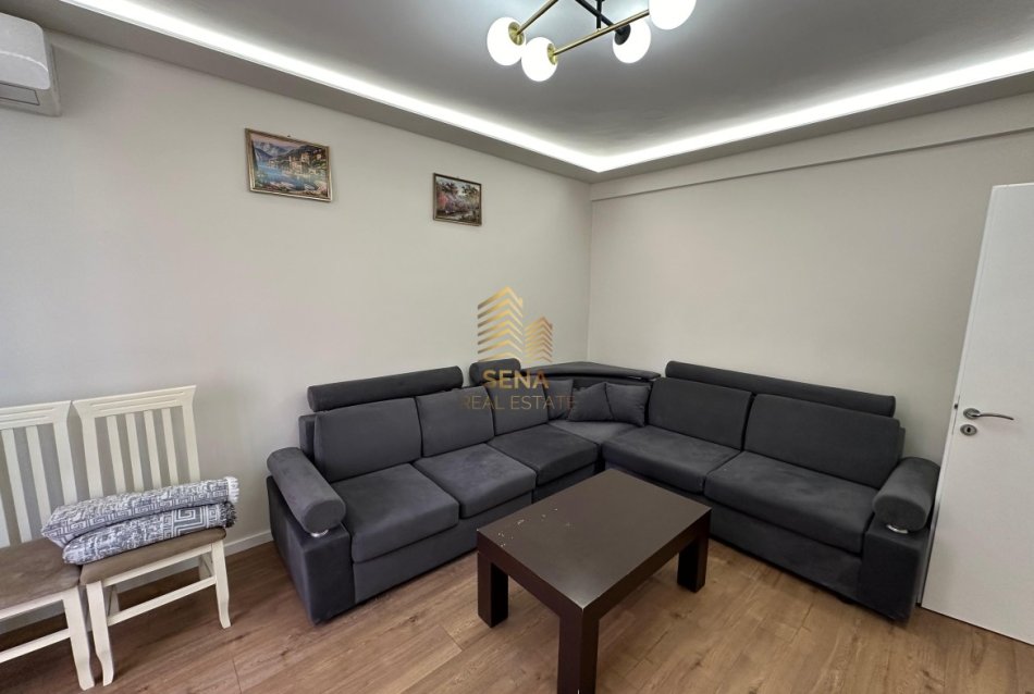 Tirane, jepet me qera apartament 1+1 Kati 2, 60 m² 500 € (Rruga Dibres)