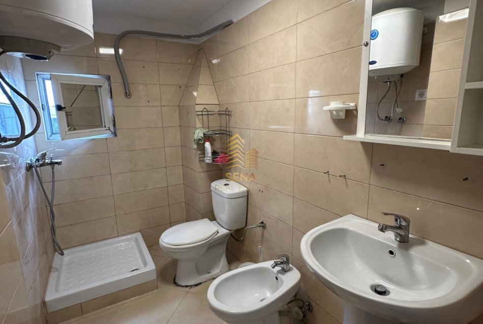 Tirane, jepet me qera apartament 1+1 Kati 2, 60 m² 500 € (Rruga Dibres)