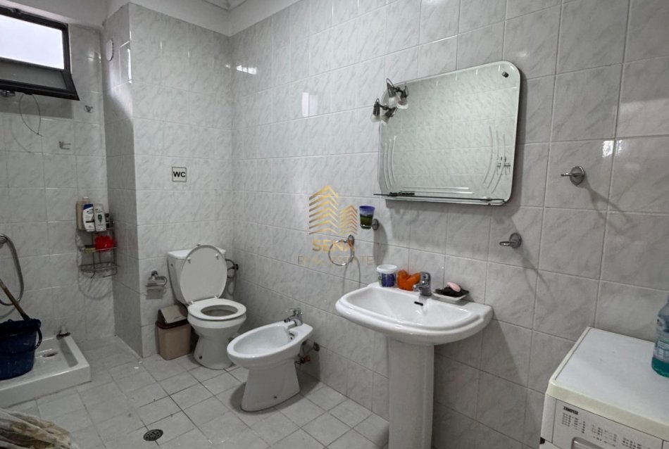 Tirane, shitet apartament 2+1+Ballkon Kati 5, 95 m² 135.000 € (Rruga 5 Maji,)