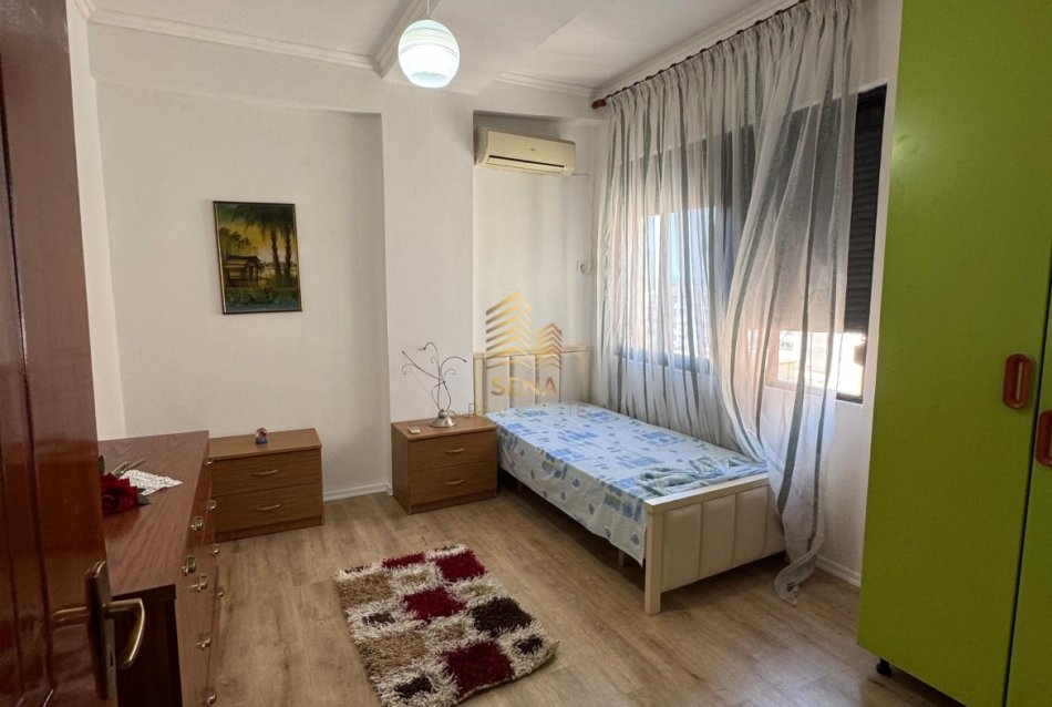 Tirane, shitet apartament 2+1+Ballkon Kati 5, 95 m² 135.000 € (Rruga 5 Maji,)