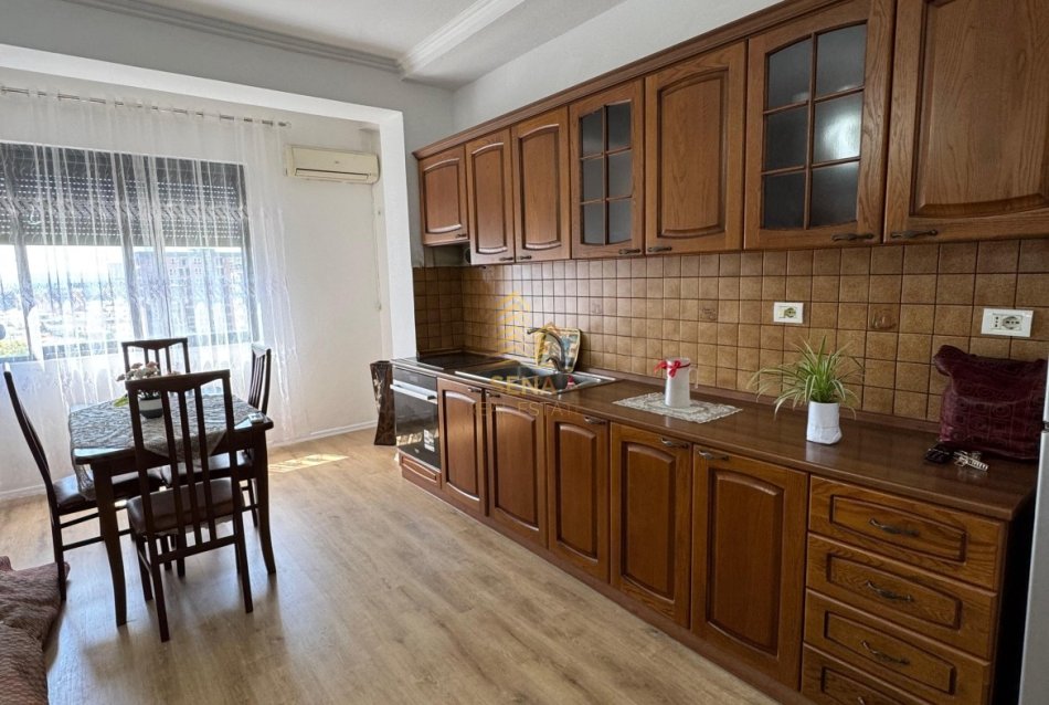 Tirane, shitet apartament 2+1+Ballkon Kati 5, 95 m² 135.000 € (Rruga 5 Maji,)