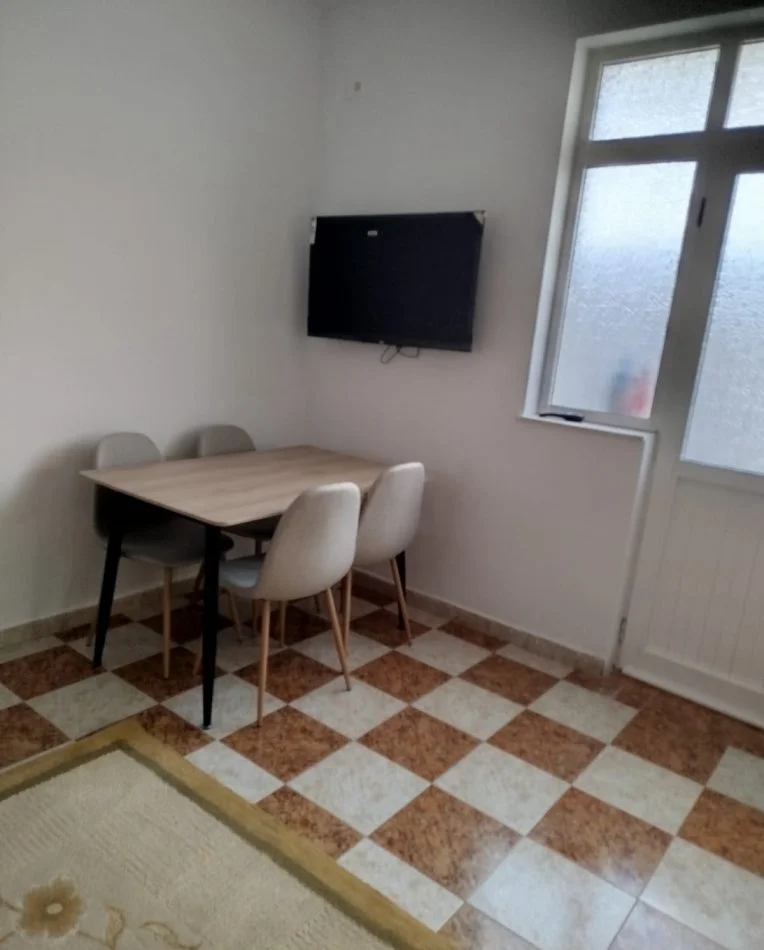Tirane, jepet me qera apartament 1+1 Kati 1, 60 m² 350 € (Perballe Frigoriferit)
