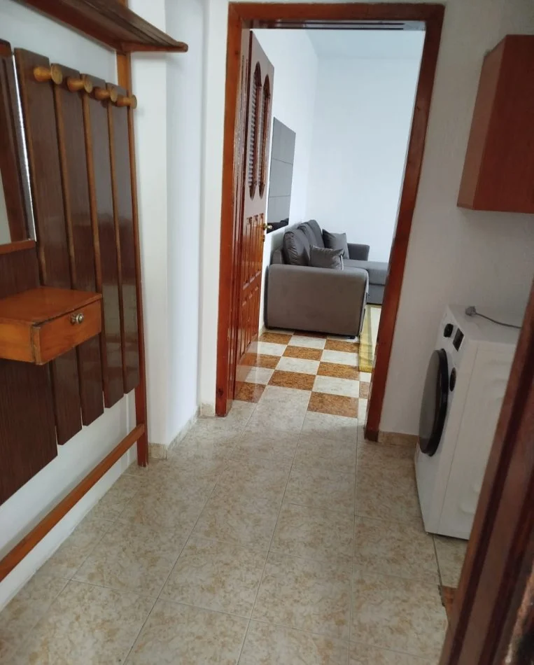 Tirane, jepet me qera apartament 1+1 Kati 1, 60 m² 350 € (Perballe Frigoriferit)