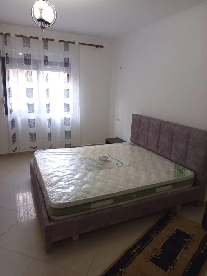 Tirane, jepet me qera apartament 3+1+Aneks+Ballkon Kati 1, 120 m² 600 € (ISH parku)