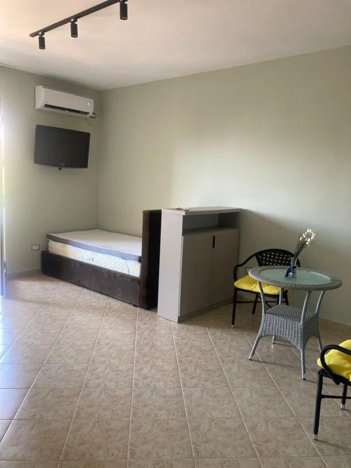 Tirane, jepet me qera garsonier 1+1 Kati 3, 45 m² 400 € (Ministria Jashtme)
