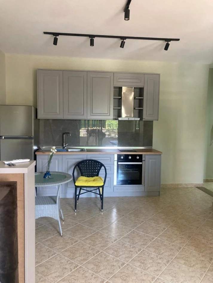 Tirane, jepet me qera garsonier 1+1 Kati 3, 45 m² 400 € (Ministria Jashtme)