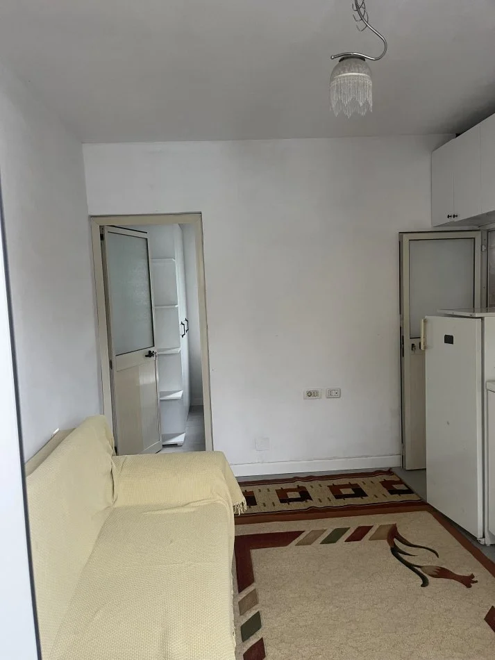 Tirane, jepet me qera apartament 1+1 Kati 1, 50 m² 250 € (Rruga Karaj Agjensite mos te shkruajne)