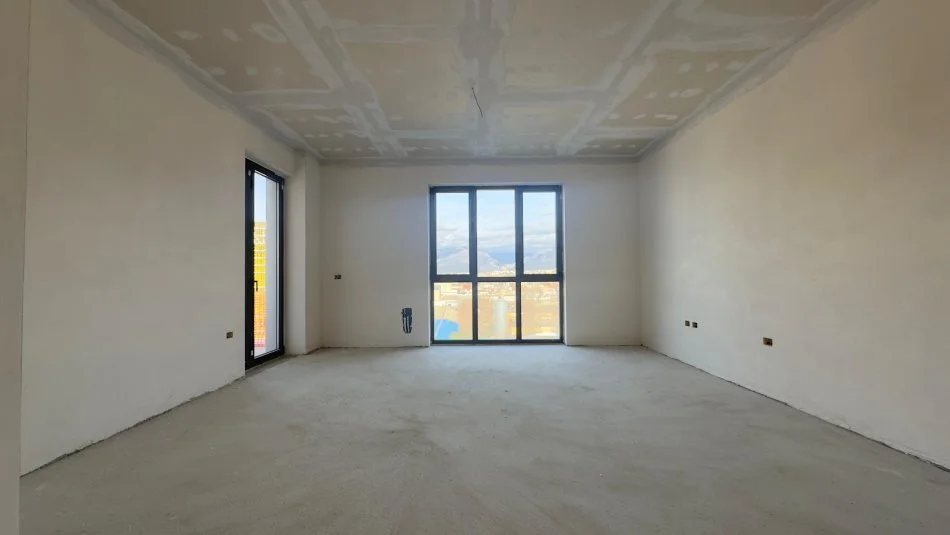 Tirane, Apartament 2+1+2 + Ballkon Kati 6, 90 m² 123.000 € (Sheshi Shqiponja)