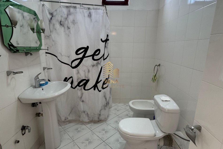 Tirane, shitet apartament 2+1+Ballkon Kati 4, 96 m² 129.000 € (Rruga Sotir Caci)