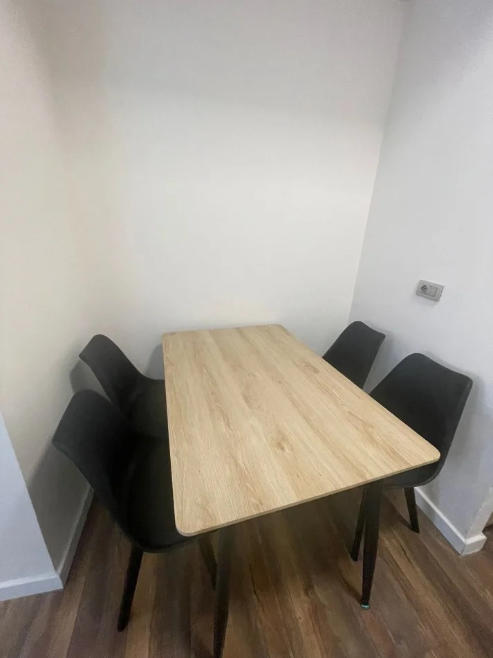 Tirane, jepet me qera apartament 1+1+Aneks Kati 3, 70 m² 500 € (Brryli)