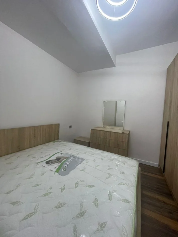 Tirane, jepet me qera apartament 1+1+Aneks Kati 3, 70 m² 500 € (Brryli)