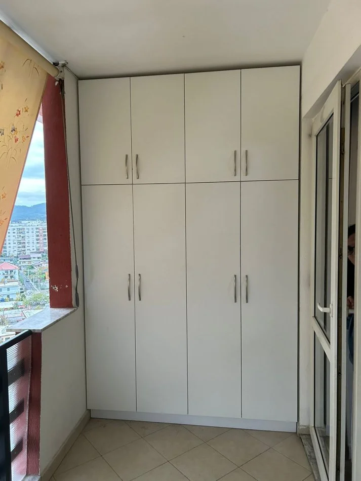 Tirane, jepet me qera apartament 2+1+Aneks+Ballkon Kati 8, 90 m² 500 € (Tre Deshmoret)