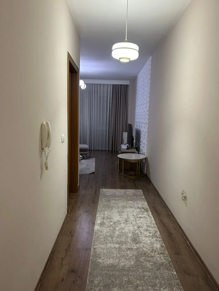 Tirane, jepet me qera apartament 2+1+Aneks+Ballkon Kati 8, 90 m² 500 € (Tre Deshmoret)