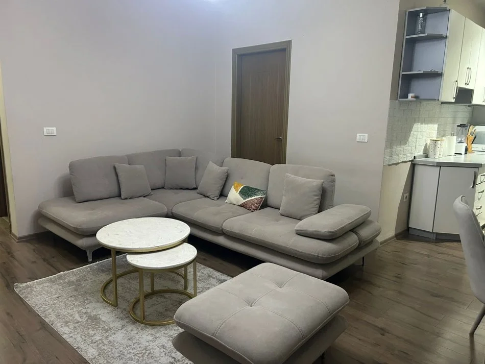 Tirane, jepet me qera apartament 2+1+Aneks+Ballkon Kati 8, 90 m² 500 € (Tre Deshmoret)
