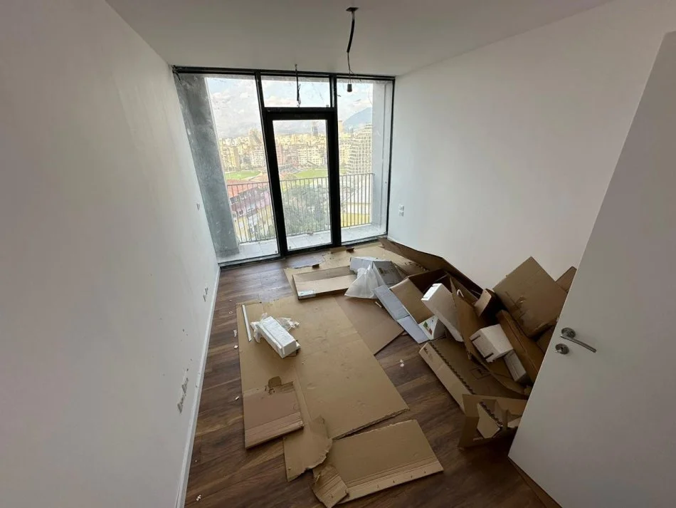 Tirane, jepet me qera ambjent biznesi Kati 9, 120 m² 1.000 € (Liqeni artificial i Tiranes (kompleksi Lake View))