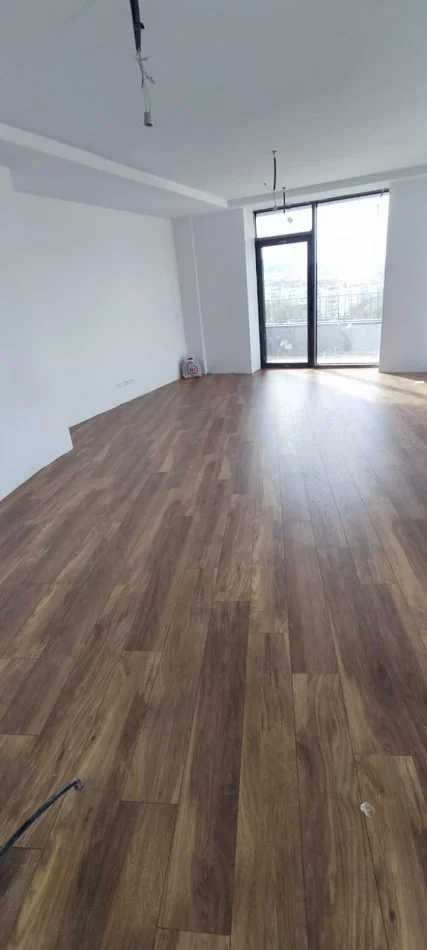 Tirane, jap me qera Kati 9, 120 m² 1.000 € (Kompleksi Lake view)