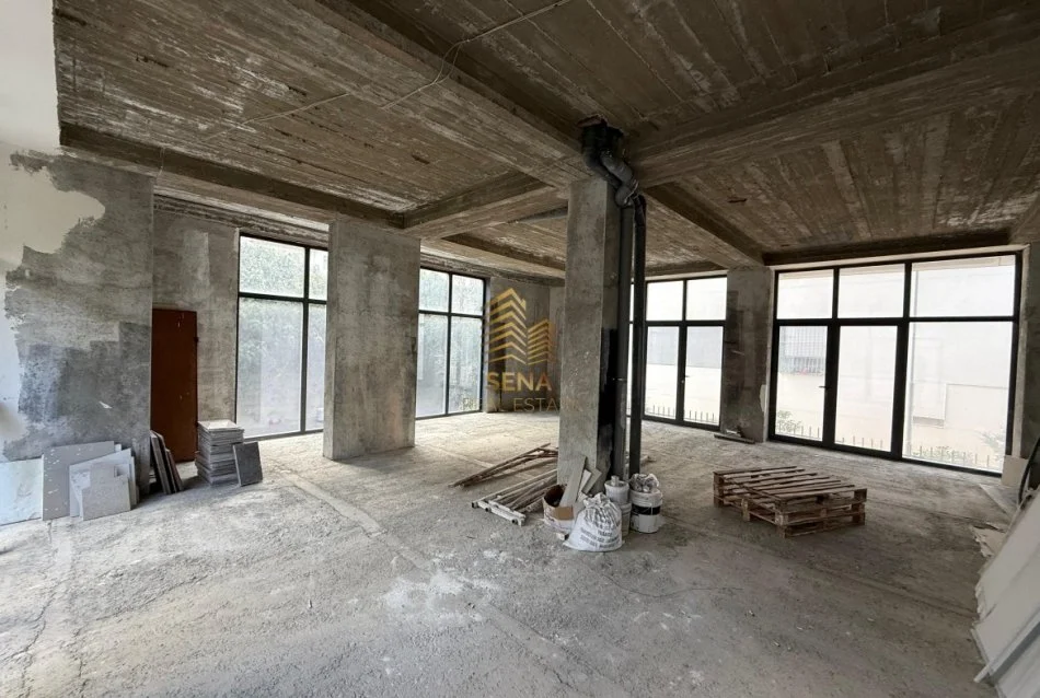 Tirane, jepet me qera ambjent biznesi Kati 0, 90 m² 600 € (Kinostudio)