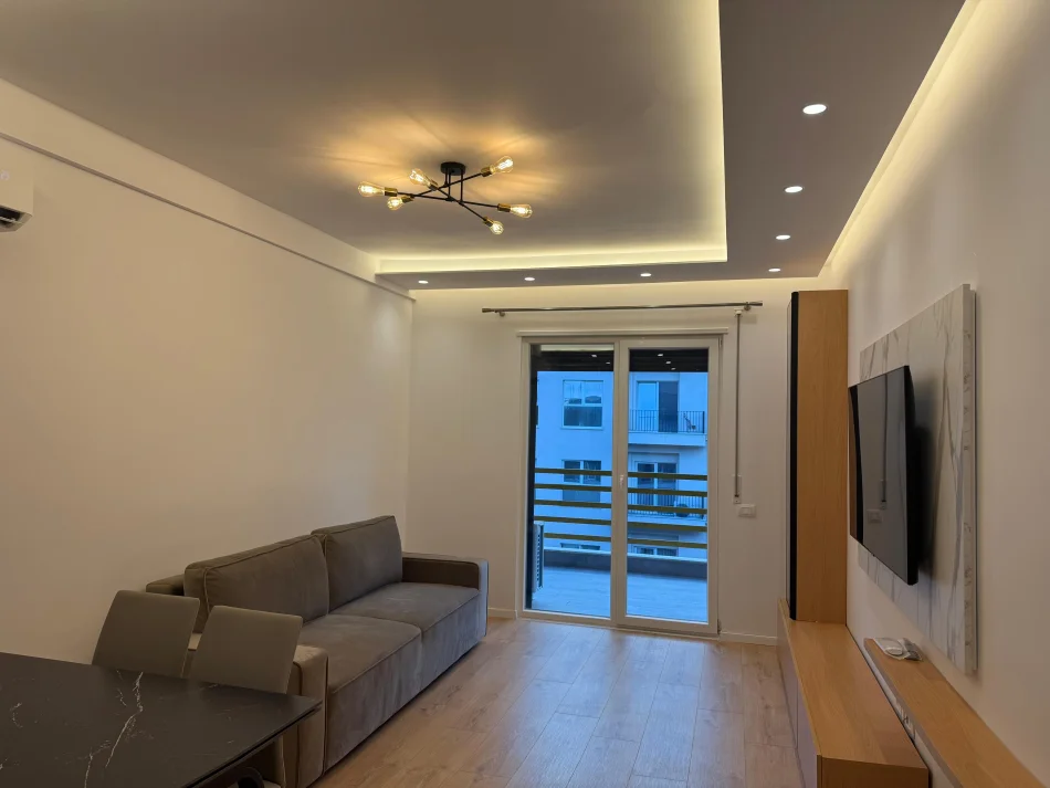 Jepet me qira apartament i ri 1+1 me vend parkimi, i sapomobiluar – Kompleksi E88