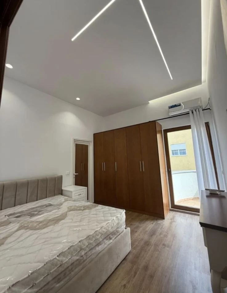 Tirane, jepet me qera apartament Kati 7, 500 € (Rapo herkali)