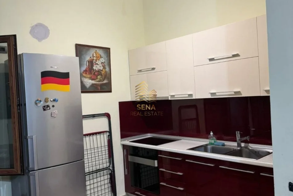 Tirane, jepet me qera shtepi 1+1+Ballkon Kati 1, 65 m² 400 € (Shkoze)