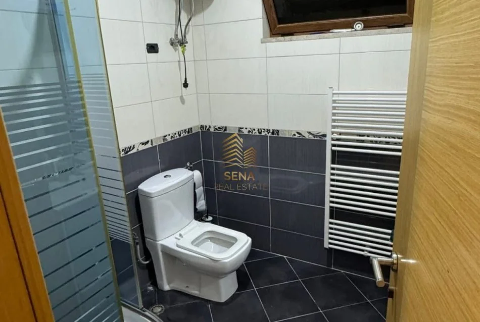 Tirane, jepet me qera shtepi 1+1+Ballkon Kati 1, 65 m² 400 € (Shkoze)