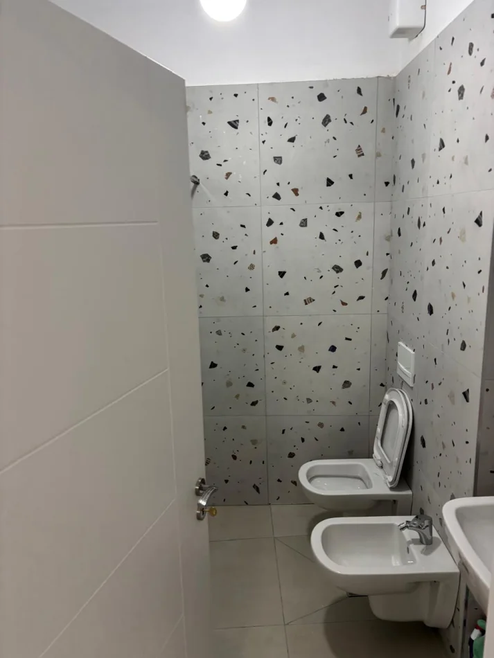 Tirane, jepet me qera 1+1+Ballkon Kati 7, 78 m² 550 € (Kompleksi i pallateve arb trans)